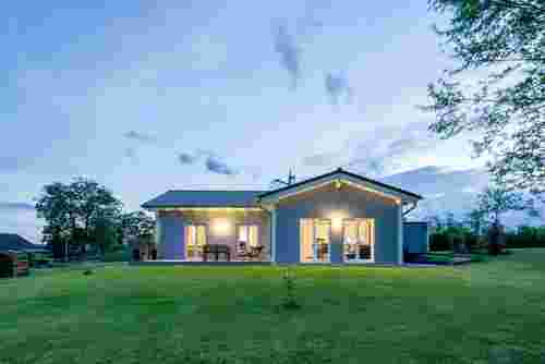Bungalow mit Beleuchtung