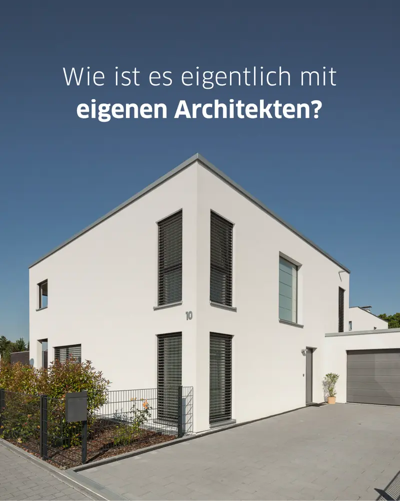 Modernes Einfamilienhaus mit klarer kubischer Architektur, weißer Fassade und großen Fensterflächen. Das Bild thematisiert die Zusammenarbeit zwischen Bauherrschaft, eigenem Architekten und Stommel Haus bei der individuellen Planung eines Holzhauses.