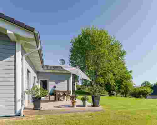 Winkelbungalow mit Terrasse