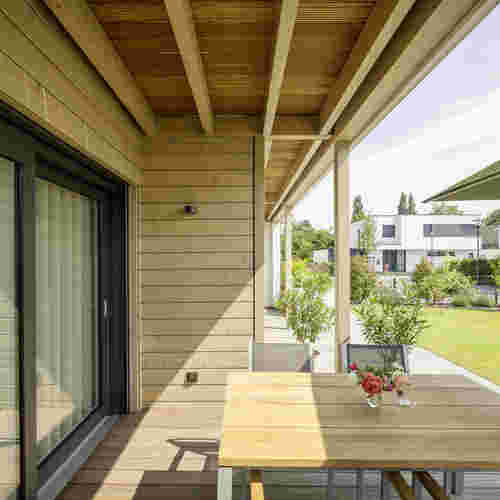 Outdoor-Sitzecke im Bauhausstil